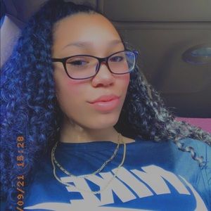 Meet your Posher, Adriana